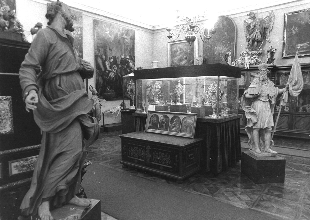 Ausstellungsräume im Erzbischöflichen Palais vor 1973. Foto: Johann Gürer