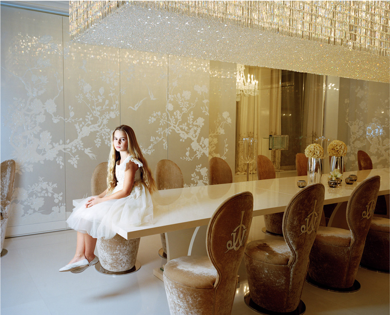 aus der serie little adults 2009-2010 Anna Skladmann (*1986 Bremen, Deutschland) OM Contemporary © Anna Skladmann