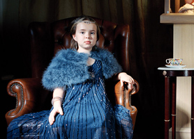 aus der serie little adults 2009-2010 Anna Skladmann (*1986 Bremen, Deutschland) OM Contemporary © Anna Skladmann